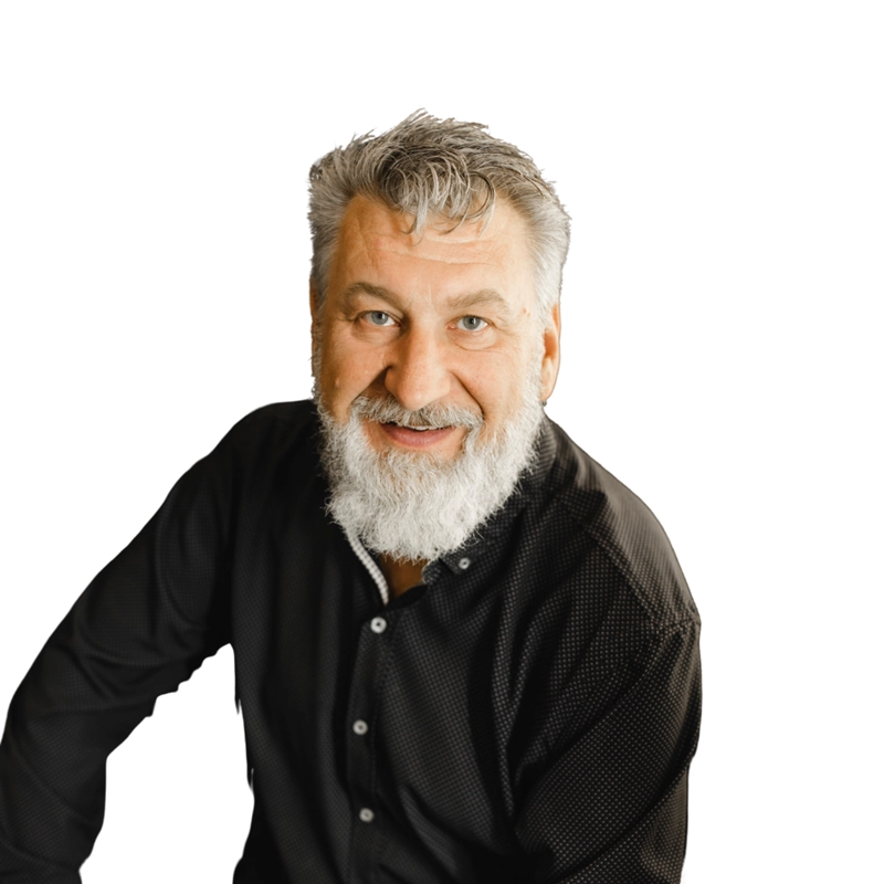 Wayne Esau headshot Wayne Esau